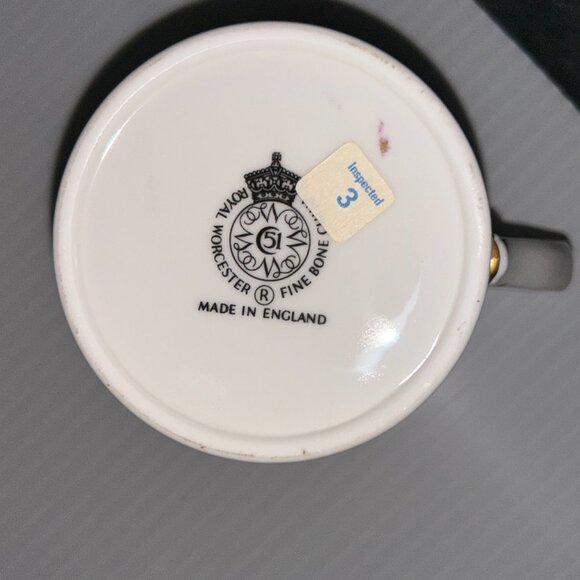 Royal Worcester, Fine Bone China Mug, Days of The Week, Friday - Girl - Picture 6 of 6